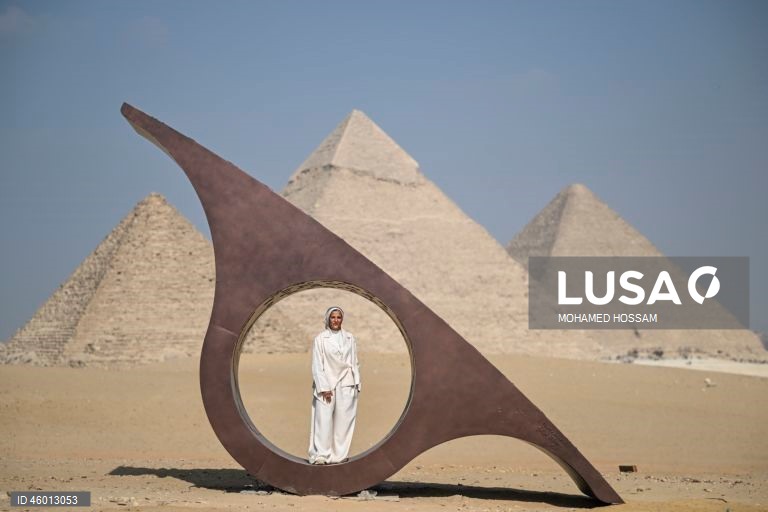 Egito: Exposição de arte contemporânea "Forever Is Now" 2025.