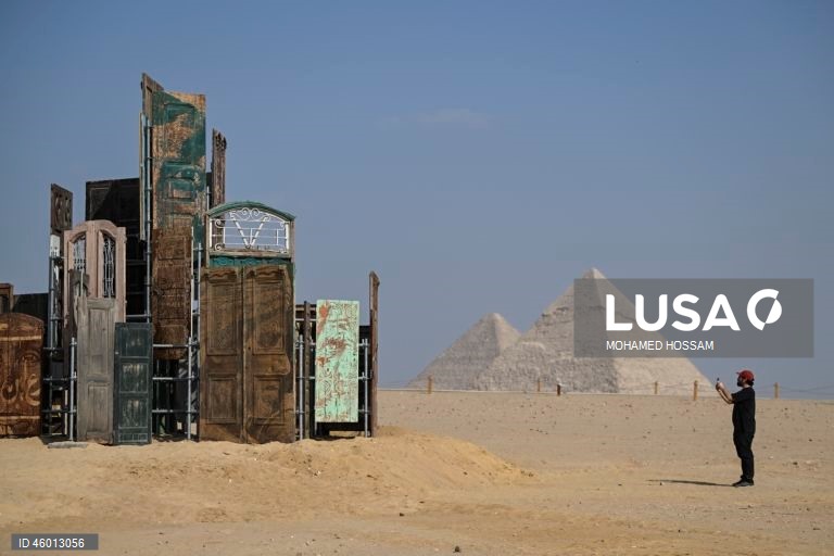 Egito: Exposição de arte contemporânea "Forever Is Now" 2025.