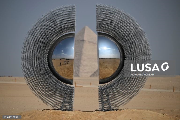 Egito: Exposição de arte contemporânea "Forever Is Now" 2025.