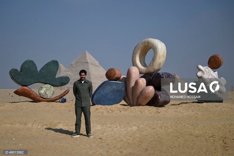 Egito: Exposição de arte contemporânea "Forever Is Now" 2025.