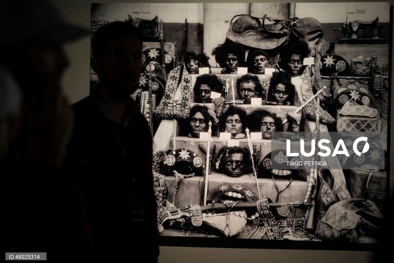 Visita guiada para a comunicação social à exposição “Complexo Brasil”, imaginada por José Miguel Wisnik, Milena Britto e Guilherme Wisnik, a exposição ocupa as duas galerias do Edifício Sede da Fundação Calouste Gulbenkian, propondo uma viagem singular pela diversidade e contrastes da cultura brasileira em Lisboa, 13 de novembro de 2025. TIAGO PETINGA/LUSA