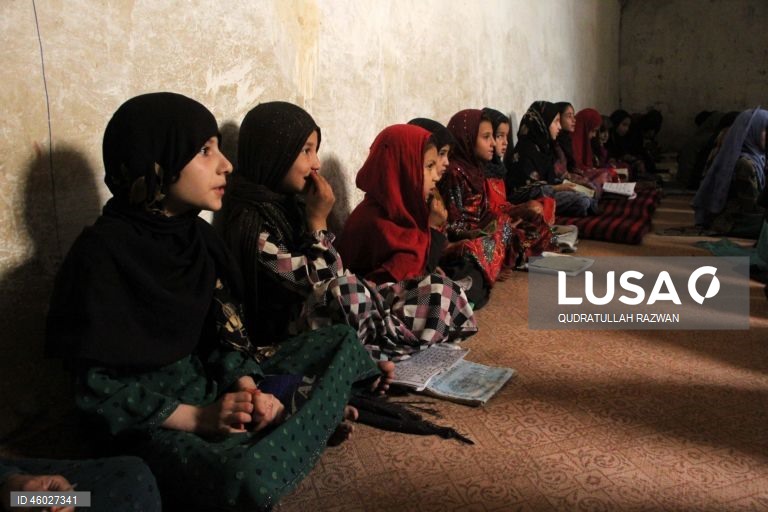 Afeganistão: Crianças aprendem a ler o Corão em Kandahar