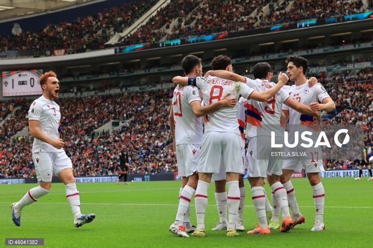 A seleção portuguesa de futebol assegurou hoje a nona presença num Campeonato do Mundo, ao golear por 9-1 a Arménia, na sexta e última jornada do Grupo F da qualificação europeia, no Estádio do Dragão, no Porto.