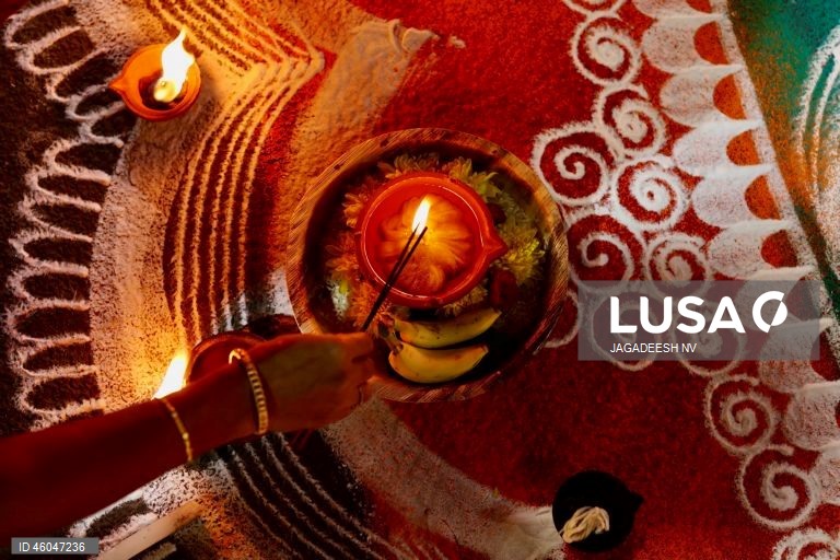 Índia: Cerimónia hindu em honra dos deuses Shiva e Vishnu