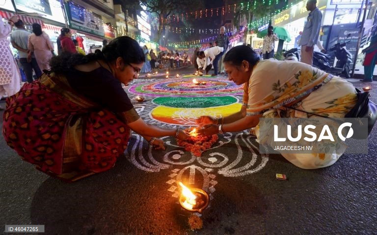 Índia: Cerimónia hindu em honra dos deuses Shiva e Vishnu
