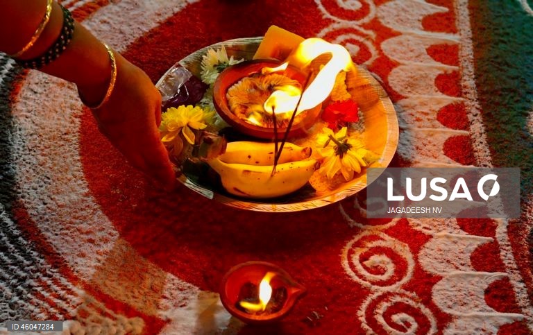 Índia: Cerimónia hindu em honra dos deuses Shiva e Vishnu