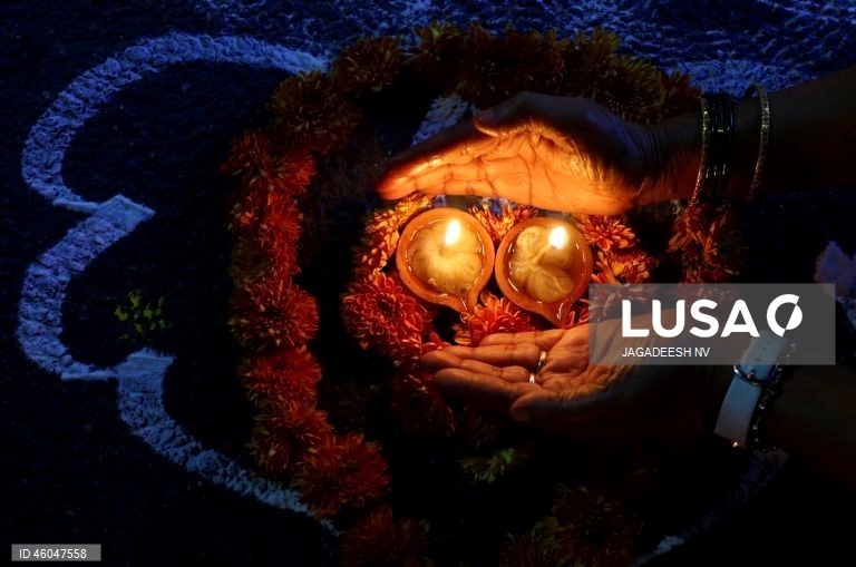 Índia: Cerimónia hindu em honra dos deuses Shiva e Vishnu