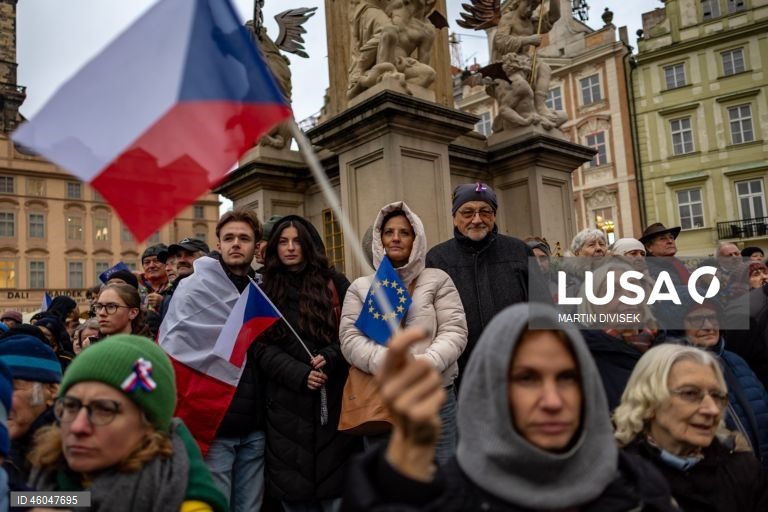 República Checa comemora o 36.º aniversário da Revolução de Veludo