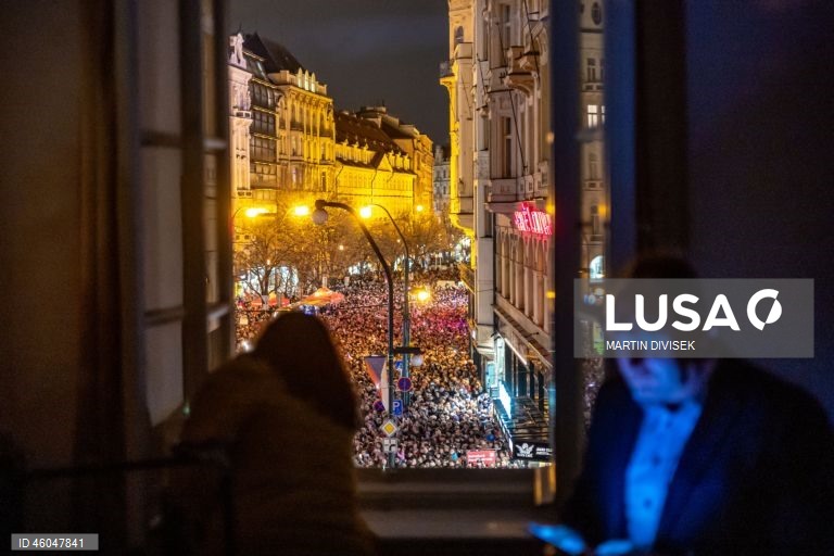 República Checa comemora o 36.º aniversário da Revolução de Veludo