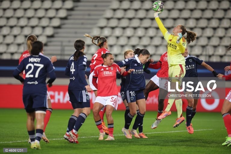 O Benfica piorou hoje a sua situação na Liga dos Campeões feminina de futebol, ao perder fora com as francesas do Paris FC (2-0), na quarta e antepenúltima jornada da fase de liga, penalizado por uma expulsão e erros a finalizar.