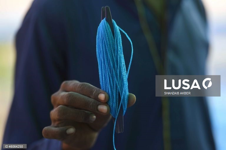 Paquistão: A habilidade com redes manuais sustenta os meios de subsistência no setor pesqueiro subdesenvolvido do Paquistão