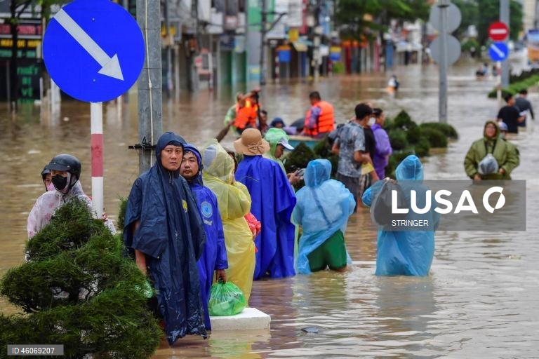 Vietname: Dezenas de mortos após chuvas torrenciais e inundações