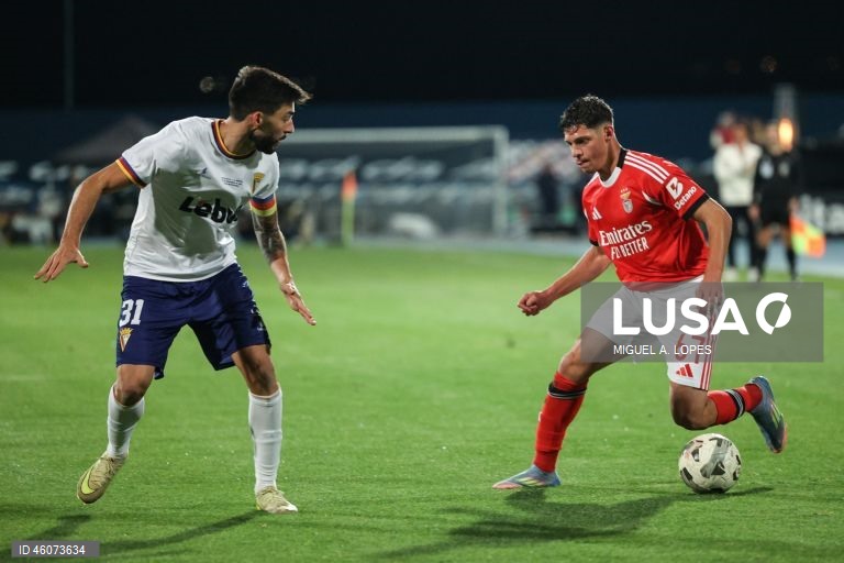  Dois golos na segunda parte permitiram hoje ao Benfica vencer 2-0 o Atlético, da Liga 3, e apurar-se para os oitavos de final da Taça de Portugal em futebol, em jogo disputado no estádio do Restelo, em Lisboa.