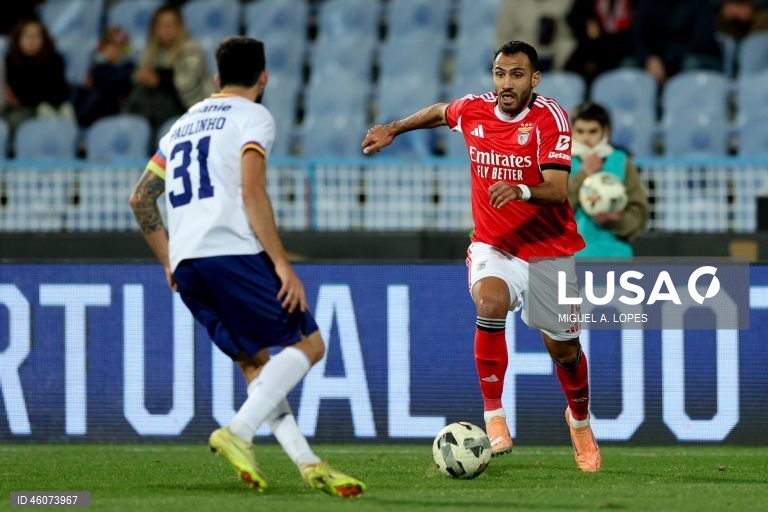  Dois golos na segunda parte permitiram hoje ao Benfica vencer 2-0 o Atlético, da Liga 3, e apurar-se para os oitavos de final da Taça de Portugal em futebol, em jogo disputado no estádio do Restelo, em Lisboa.