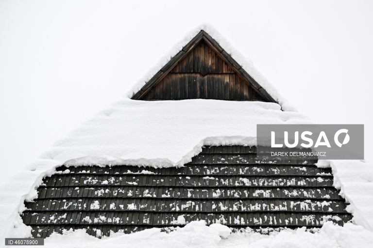 Polónia: Forte nevão no sudeste