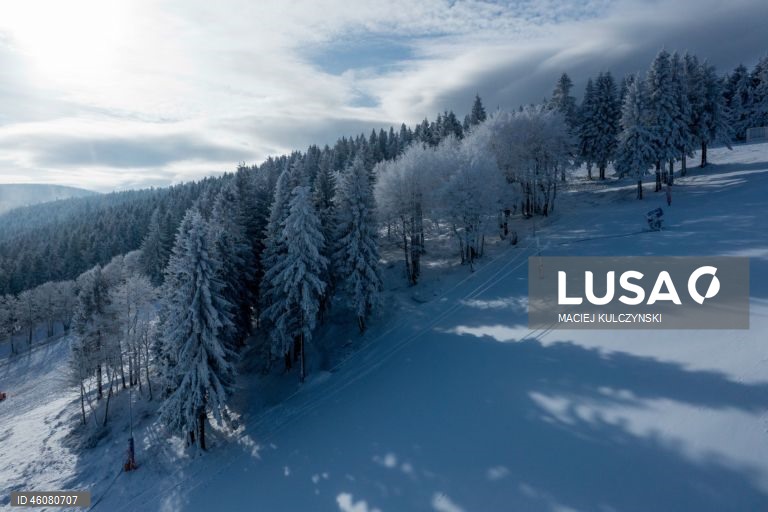 Polónia: Forte nevão no sudeste