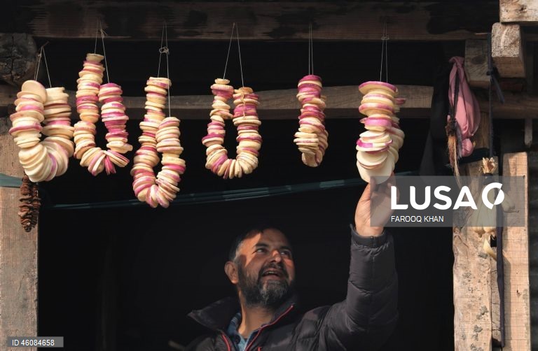 Índia: Mercado de rua em Srinagar na Caxemira indiana