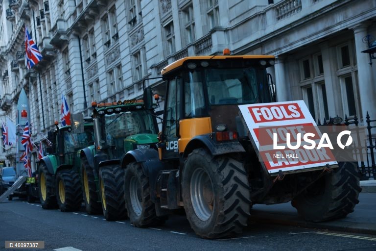 Reino Unido: Agricultores britânicos protestam no dia da apresentação do orçamento em Londres