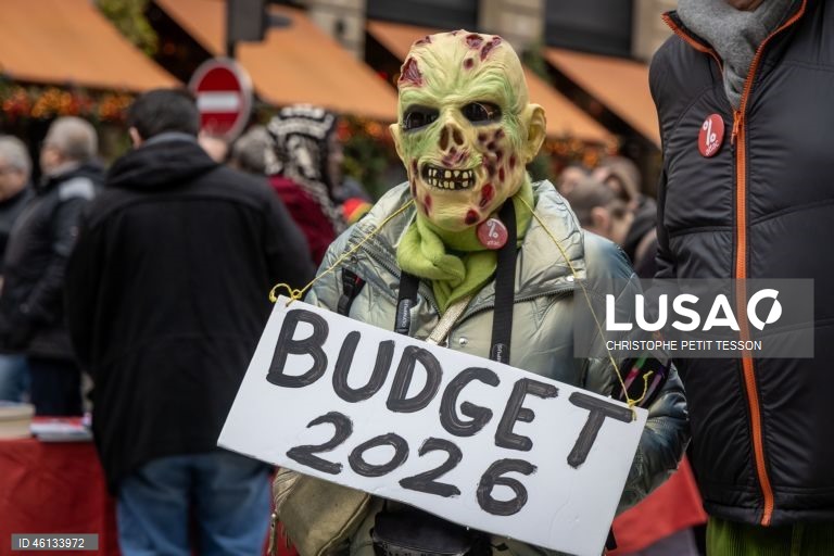 Paris: Sindicatos franceses protestam contra a preparação do orçamento do governo
