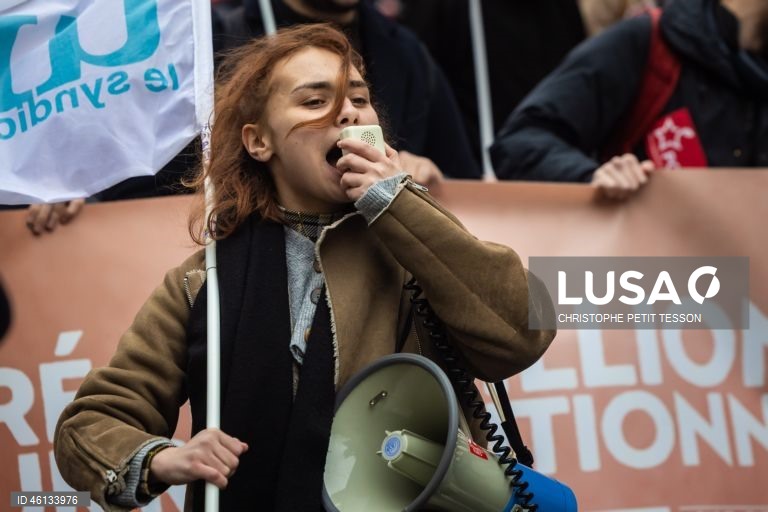 Paris: Sindicatos franceses protestam contra a preparação do orçamento do governo