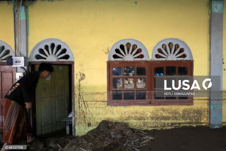 Indonésia: Rescaldo do ciclone Senyar na Ilha de Sumatra