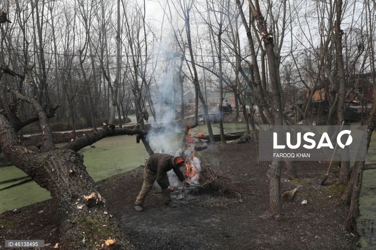 Índia: Onda de frio atinge Srinagar