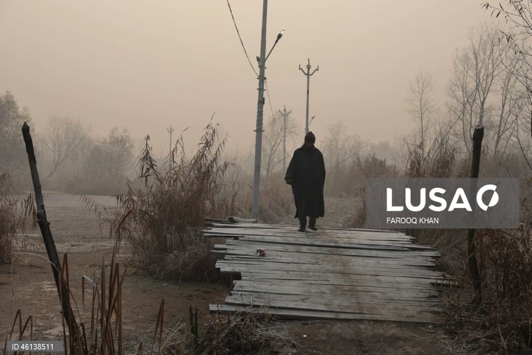 Índia: Onda de frio atinge Srinagar