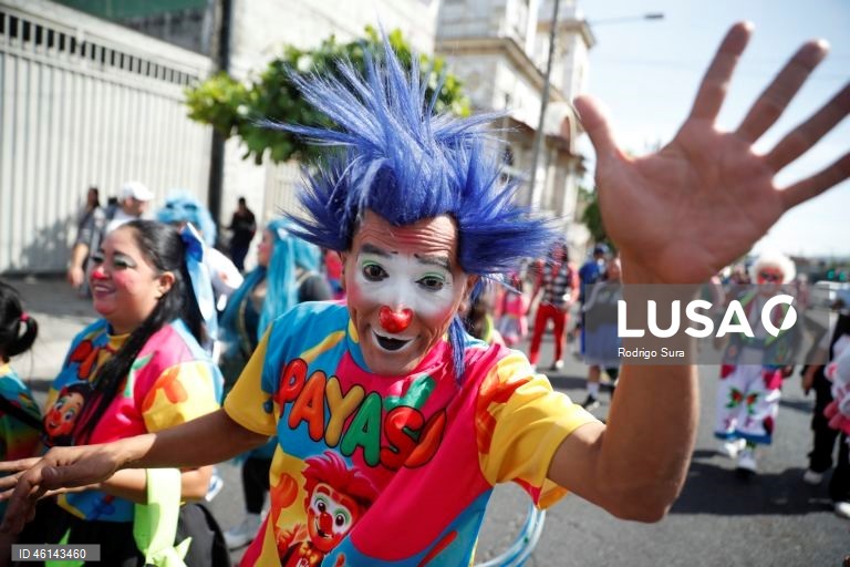 El Salvador: Desfile de palhaços em San Salvador
