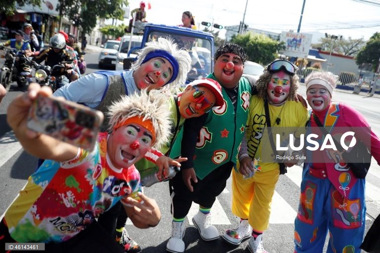 El Salvador: Desfile de palhaços em San Salvador