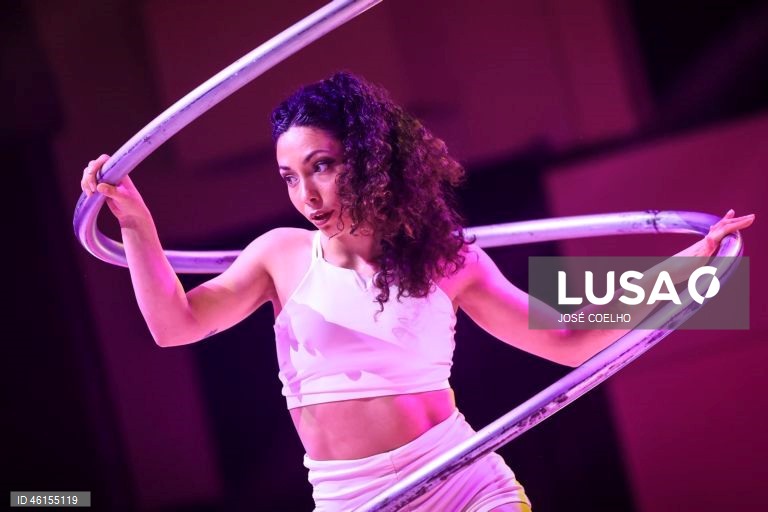 Artistas durante o ensaio de imprensa do Circo de Natal no Coliseu do Porto, 5 de dezembro de 2025.  De 12 de dezembro a 04 de janeiro de 2026, artistas de todo o mundo mostram no Circo de Natal do Coliseu Porto o que as artes circenses têm de mais fantástico. Com história original escrita por Marta Pais Oliveira e música original de Bruno Pernadas, o espetáculo combina os clássicos da tradição circense com a contemporaneidade. JOSÉ COELHO/LUSA