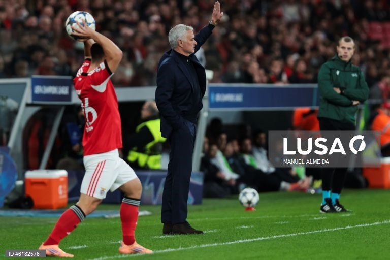 O Benfica conseguiu hoje o segundo triunfo consecutivo na fase de liga da Liga dos Campeões em futebol, mantendo-se na corrida ao apuramento, ao vencer em casa o campeão italiano Nápoles por 2-0, em encontro da sexta jornada.