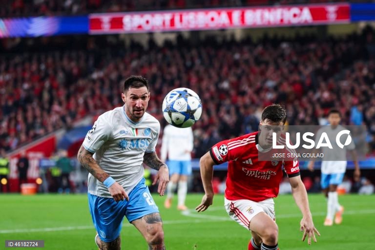 O Benfica conseguiu hoje o segundo triunfo consecutivo na fase de liga da Liga dos Campeões em futebol, mantendo-se na corrida ao apuramento, ao vencer em casa o campeão italiano Nápoles por 2-0, em encontro da sexta jornada.