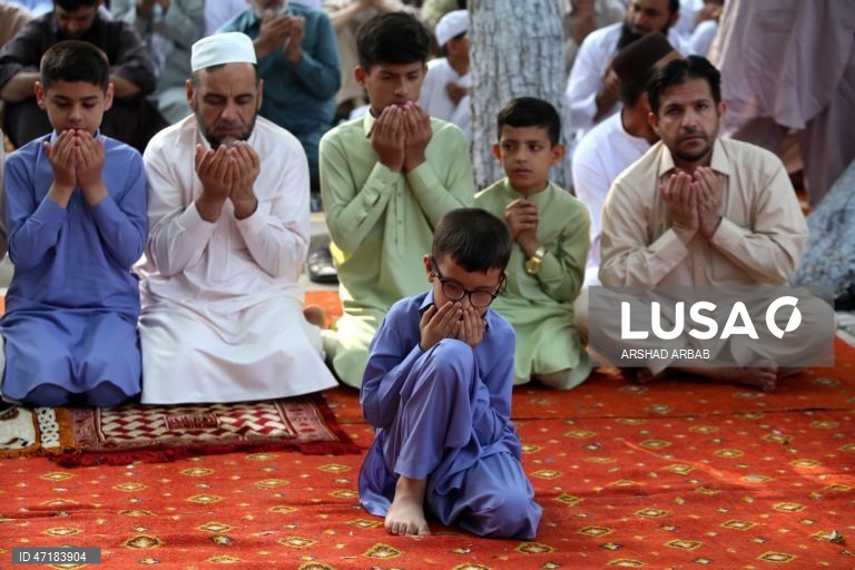 Muçulmanos celebram o Eid al-Adha ou Festa do Sacrifício