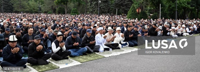 Muçulmanos celebram o Eid al-Adha ou Festa do Sacrifício
