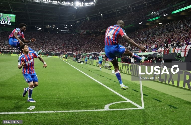 O Crystal Palace conquistou hoje a quinta edição da Liga Conferência em futebol, ao vencer na final o Rayo Vallecano, por 1-0, em Leipzig, na Alemanha, com um golo do avançado francês Jean-Philippe Mateta, aos 51 minutos.