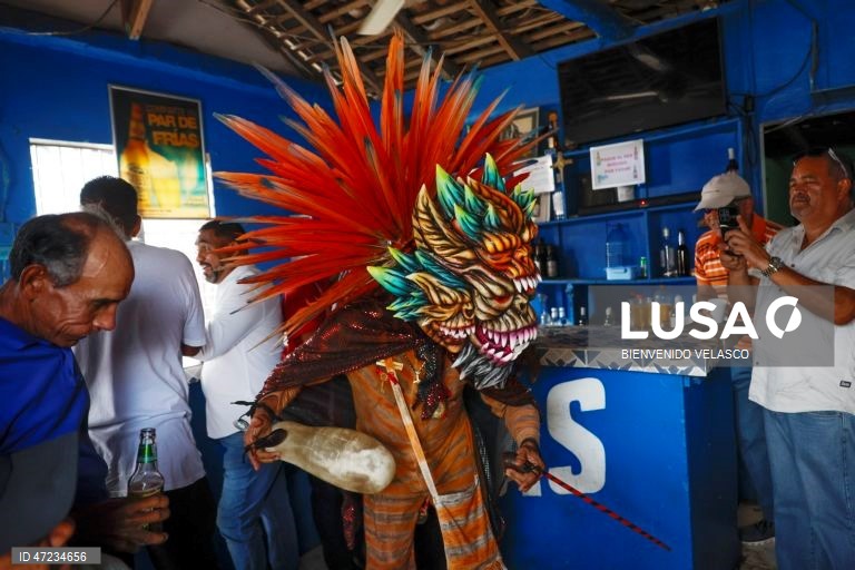 Panamá celebra o dia de Corpo de Cristo com diabos dançantes e tapetes de serradura
