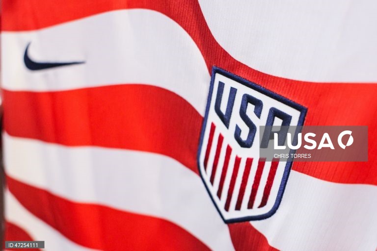 EUA: Loja na Califórnia com merchandising do Mundial de 2016