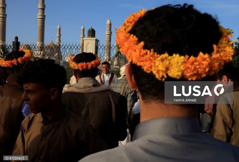 Iémen: Noivos fazem sessão fotográfica em Saná