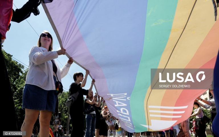 A capital ucraniana acolhe a marcha KyivPride.