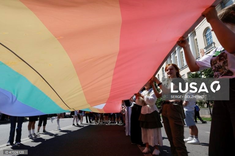 A capital ucraniana acolhe a marcha KyivPride.