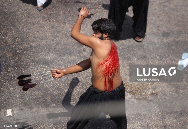 Islão: Celebrações do Dia de Ashura que marca a morte do neto de Maomé na batalha de Karbala