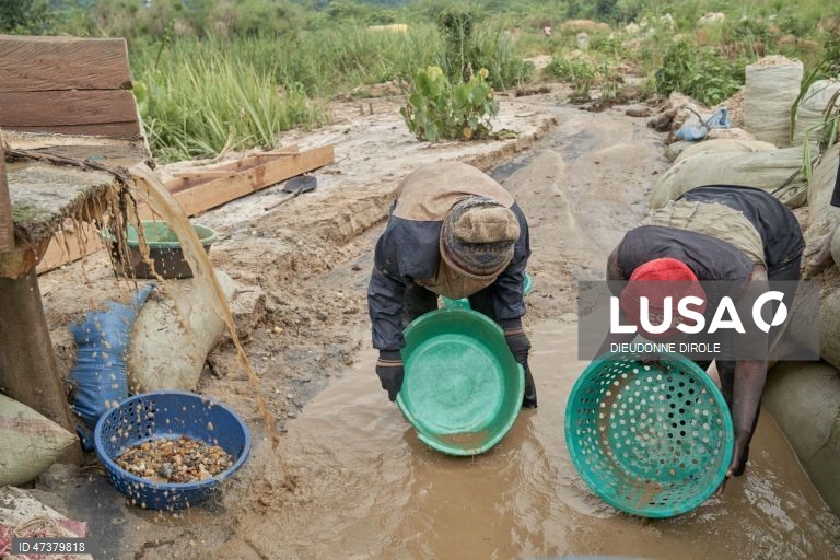 República Democrática do Congo: Mineração artesanal de ouro em Mongbwalu