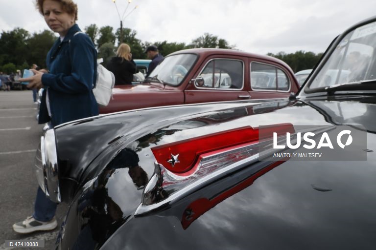 Rússia: Festival automóvel em S. Petersburgo dedicado ao modelo clássico Moskvich