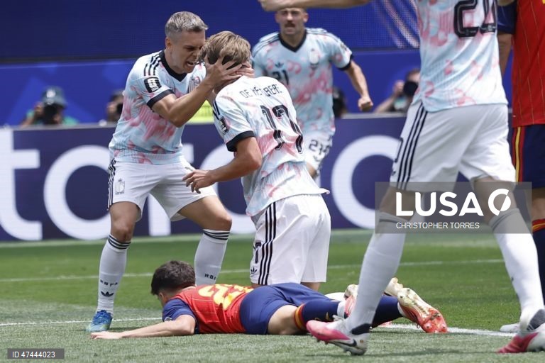 A Espanha qualificou-se hoje para as meias-finais do Mundial de futebol de 2026, marcando encontro com a França, ao vencer a Bélgica por 2-1, com mais um golo decisivo do suplente Mikel Merino, em Inglewood, nos Estados Unidos.