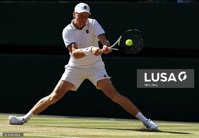 Ténis: Termina torneio de Wimbledon masculinos e femininos em Londres.