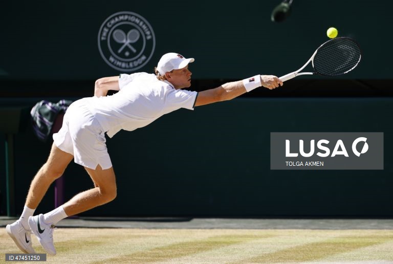 Ténis: Termina torneio de Wimbledon masculinos e femininos em Londres.