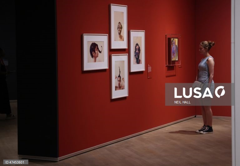A Tate Modern apresenta em Londres uma exposição dedicada a Ana Mendieta