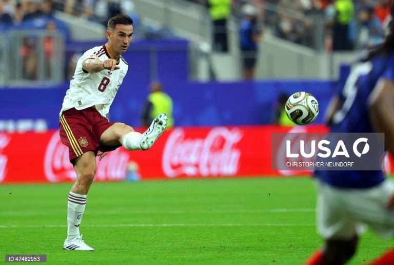 A Espanha, campeã em 2010, qualificou-se para a final do Mundial de futebol de 2026, ao vencer a vice-campeã em título França por 2-0, em encontro disputado em Arlington, nos Estados Unidos.Mikel Oyarzabal, aos 22 minutos, de grande penalidade, e Pedro Porro, aos 58, apontaram os tentos dos detentores do título europeu.Na final, marcada para domingo, pelas 15:00 locais (20:00 em Lisboa), no Estádio MetLife, em East Rutherford, a Espanha defronta o vencedor do jogo entre a detentora do troféu...