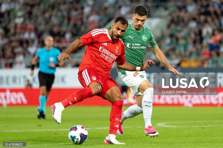 O Benfica arrancou hoje oficialmente a época 2026/27 com uma derrota, ao perder 2-1 em casa dos suíços do St. Gallen, em jogo da primeira mão da segunda pré-eliminatória da Liga Europa de futebol.