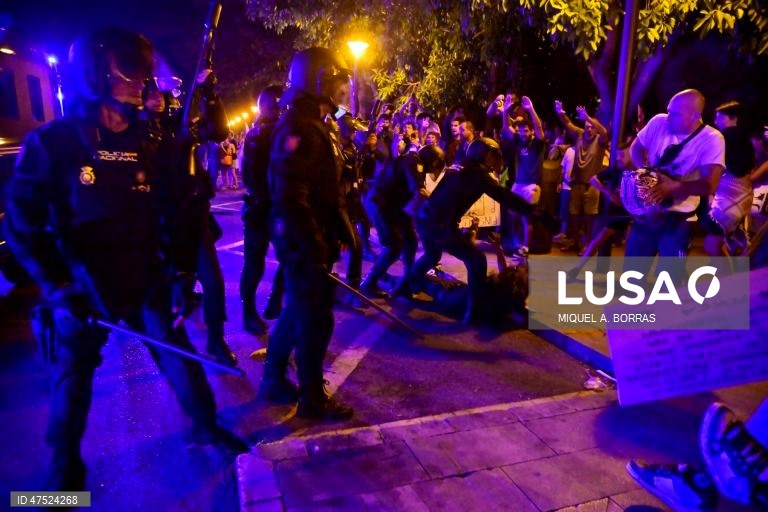 Espanha: Milhares de pessoas protestam em Maiorca contra o turismo excessivo